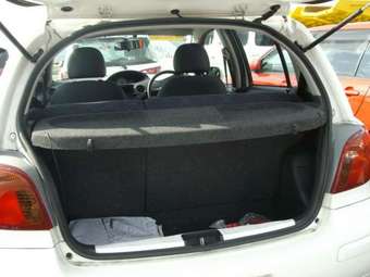 2003 Toyota Vitz Photos