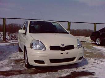 2003 Toyota Vitz Photos