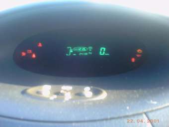 2003 Toyota Vitz Photos