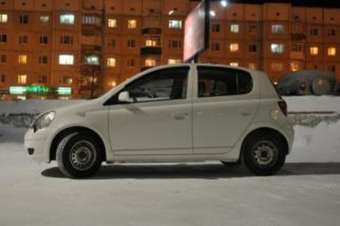 2003 Toyota Vitz Photos