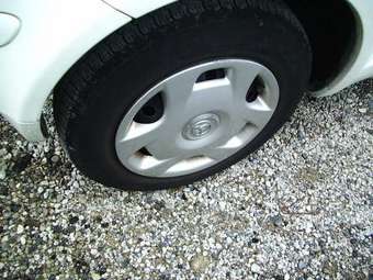 2003 Toyota Vitz Photos