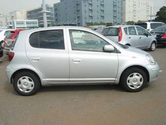 2003 Toyota Vitz Photos