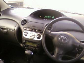 2003 Toyota Vitz Photos