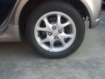 2003 Toyota Vitz Pics