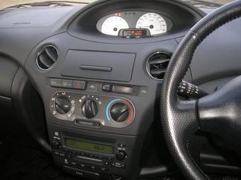 2003 Toyota Vitz Pictures