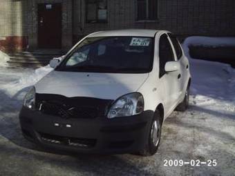 2003 Toyota Vitz Photos