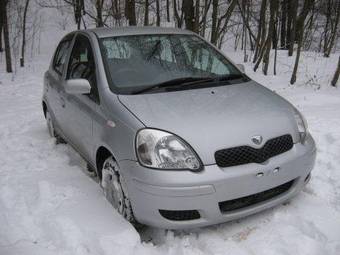 2003 Toyota Vitz Photos