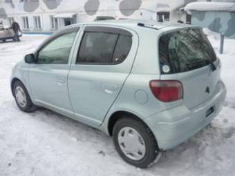 2003 Toyota Vitz Photos