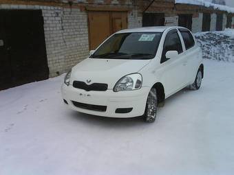 2003 Toyota Vitz Photos