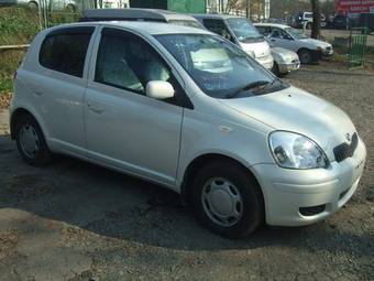 2003 Toyota Vitz Photos