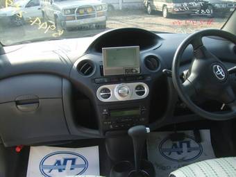 2003 Toyota Vitz Photos