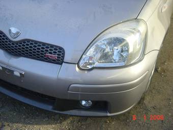 2003 Toyota Vitz Photos