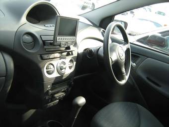 2003 Toyota Vitz Pictures