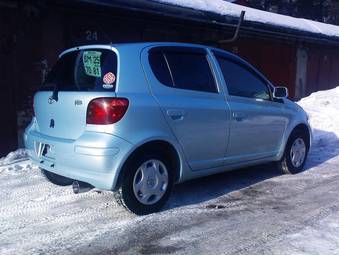 2003 Toyota Vitz Photos