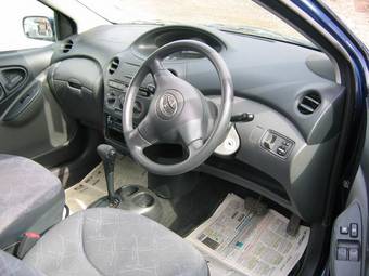 2003 Toyota Vitz Photos