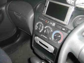 2003 Toyota Vitz Pictures