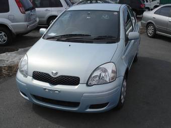 2003 Toyota Vitz Photos