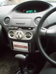 2003 Toyota Vitz Photos