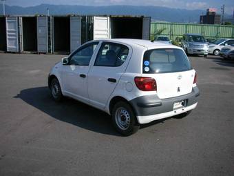 2003 Toyota Vitz Photos