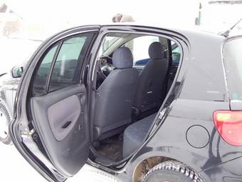 2003 Toyota Vitz Photos