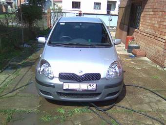 2003 Toyota Vitz Photos
