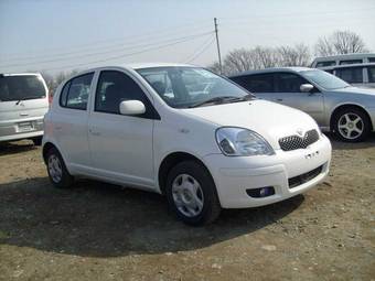 2003 Toyota Vitz Images