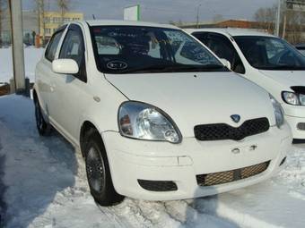 2003 Toyota Vitz Photos