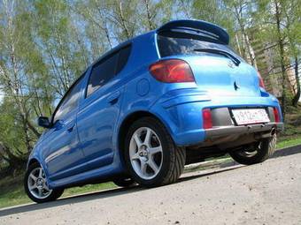 2003 Toyota Vitz Photos