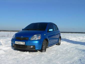 2003 Toyota Vitz Photos