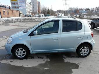 2003 Toyota Vitz Photos