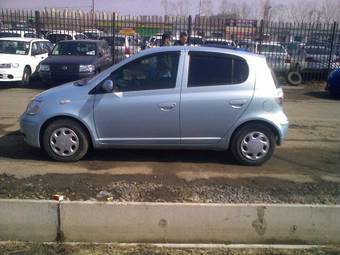 2003 Toyota Vitz Photos