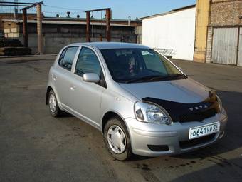 2003 Toyota Vitz Photos