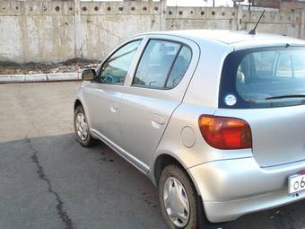 2003 Toyota Vitz Photos