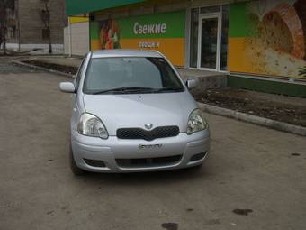 2003 Toyota Vitz Photos