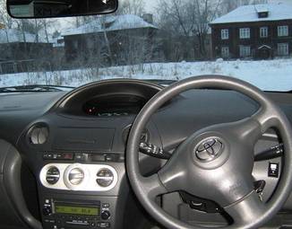 2003 Toyota Vitz Photos