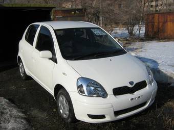 2003 Toyota Vitz Photos