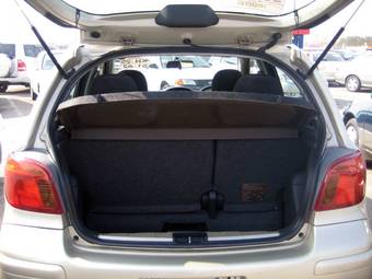 2003 Toyota Vitz Photos