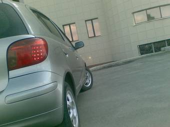 2003 Toyota Vitz Pictures
