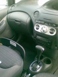 2003 Toyota Vitz Photos