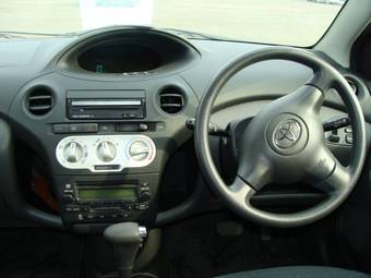 2003 Toyota Vitz Photos