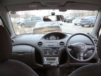 2003 Toyota Vitz Photos