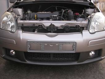 2003 Toyota Vitz Images