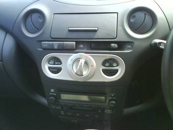 2003 Toyota Vitz Pictures