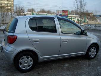 2003 Toyota Vitz Photos