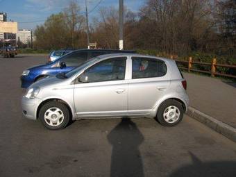 2003 Toyota Vitz Photos