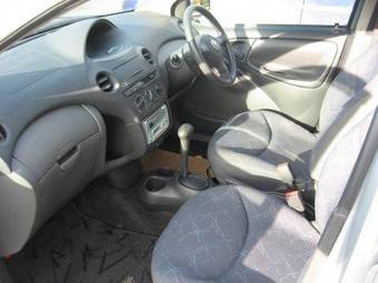 2003 Toyota Vitz Photos