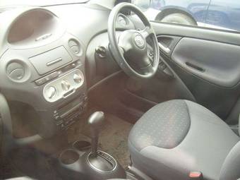 2003 Toyota Vitz Photos