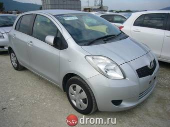 2003 Toyota Vitz Photos