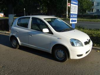 2003 Toyota Vitz Photos