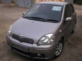 2003 Toyota Vitz Photos